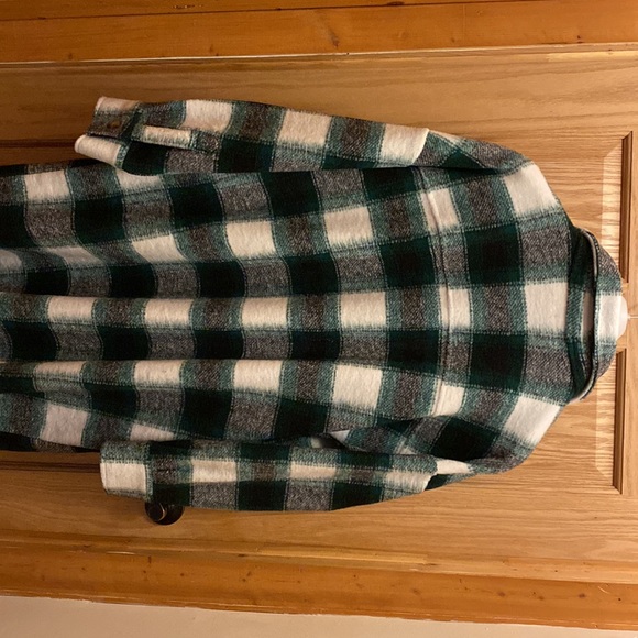 Brand New BB Dakota Santa Cruz Shacket, size M. Green, white and black. - Picture 4 of 4